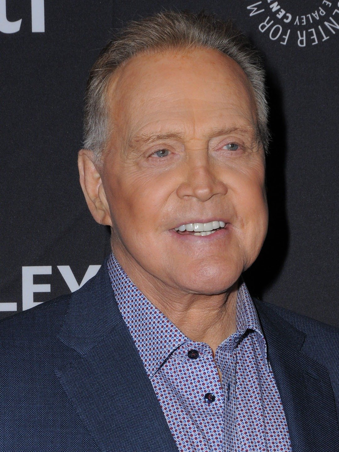 How tall is Lee Majors?
